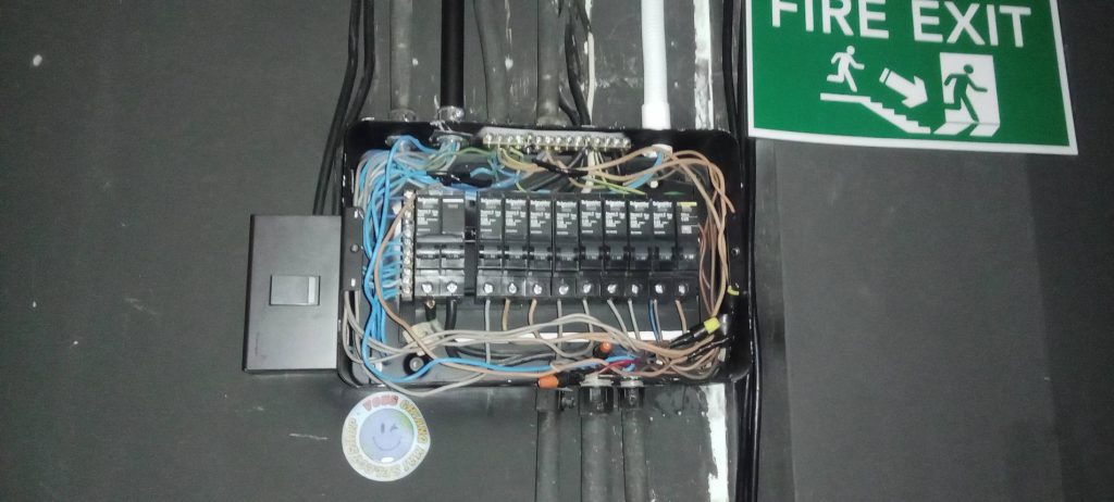 เบรกเกอร์ในตู้คอนซูมเมอร์