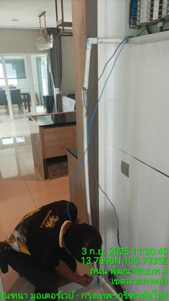 ช่างไฟฟ้าต่อสายไฟ