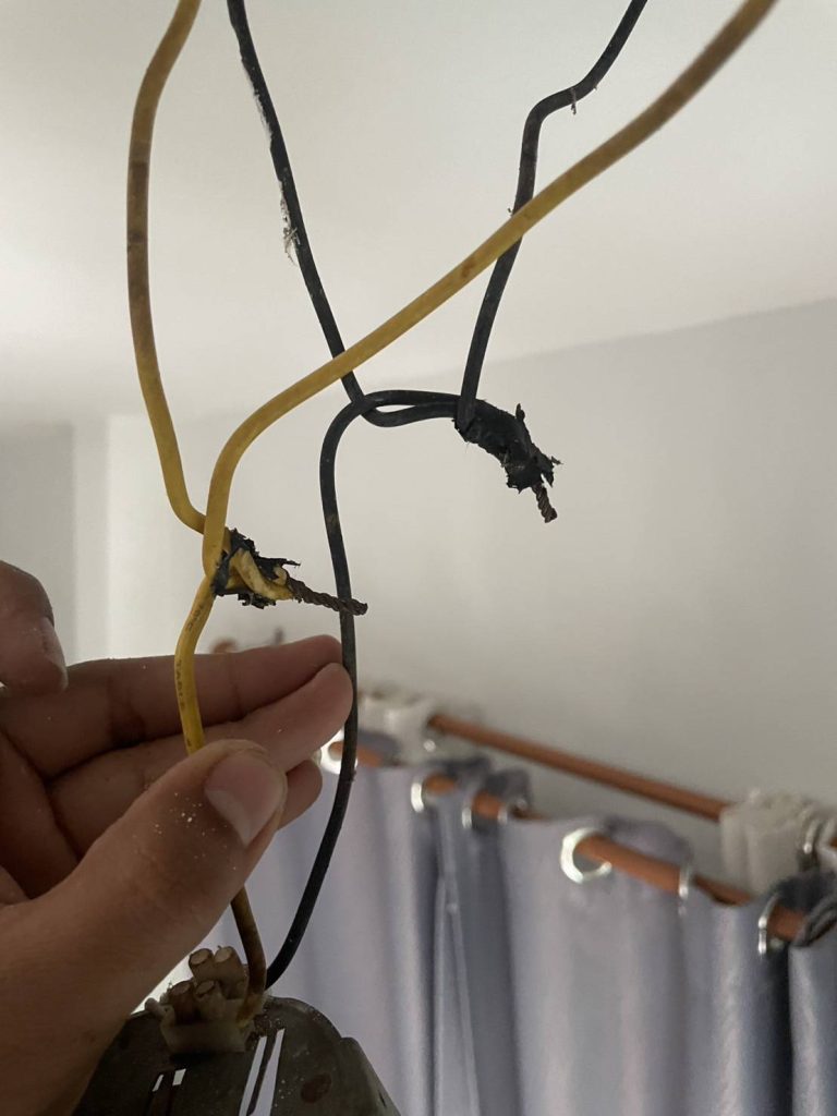 แนวสายไฟบนฝ้า