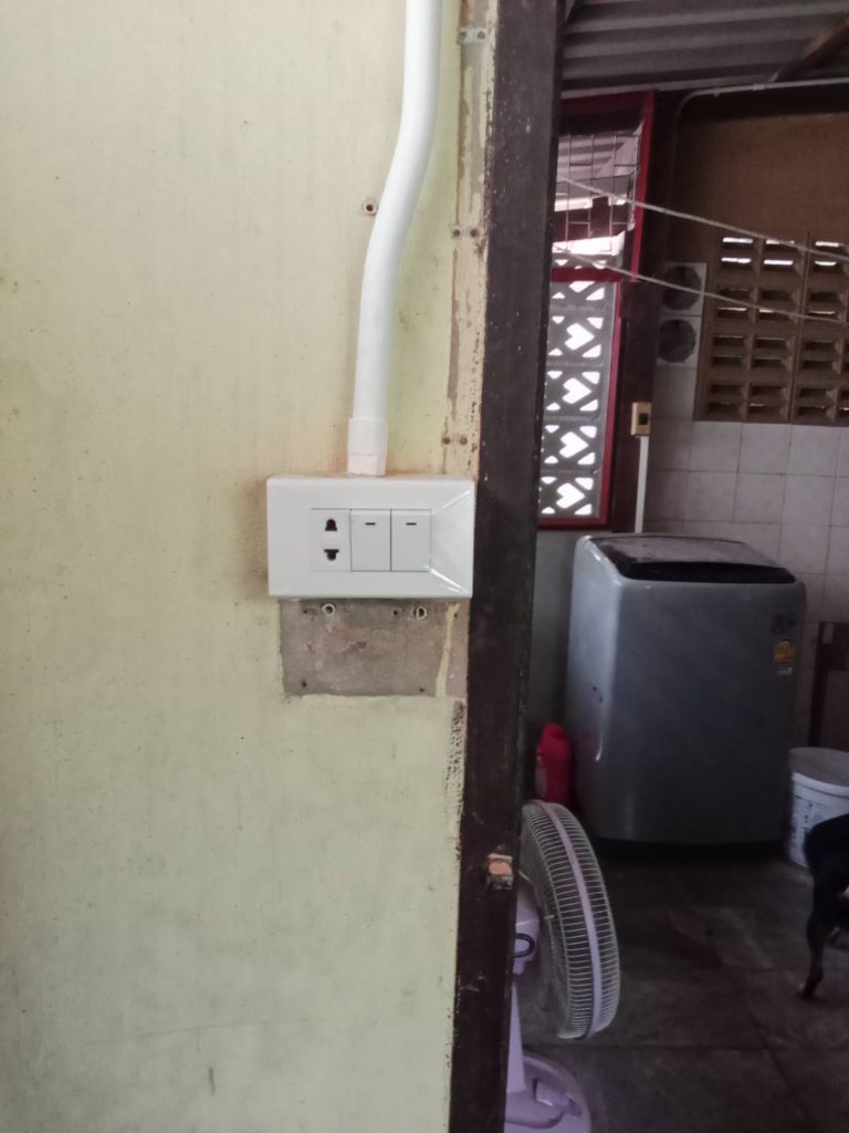 เดินท่อร้อยสายติดตั้งปลั๊กสวิตช์