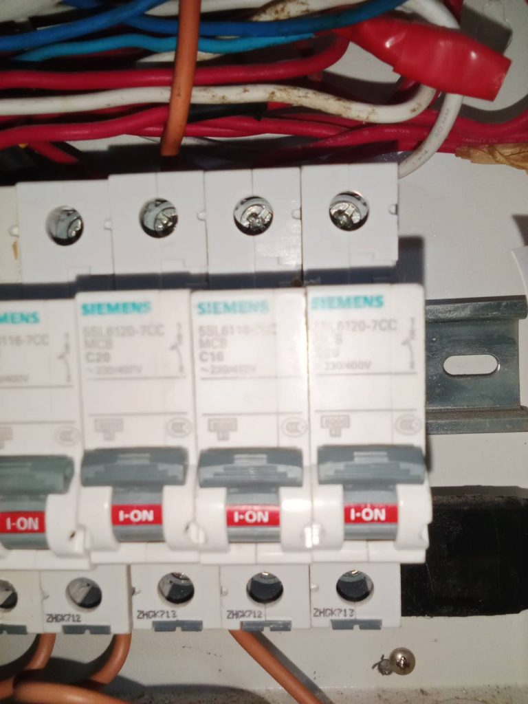 เบรกเกอร์ลูกย่อยในตู้คอนซูมเมอร์