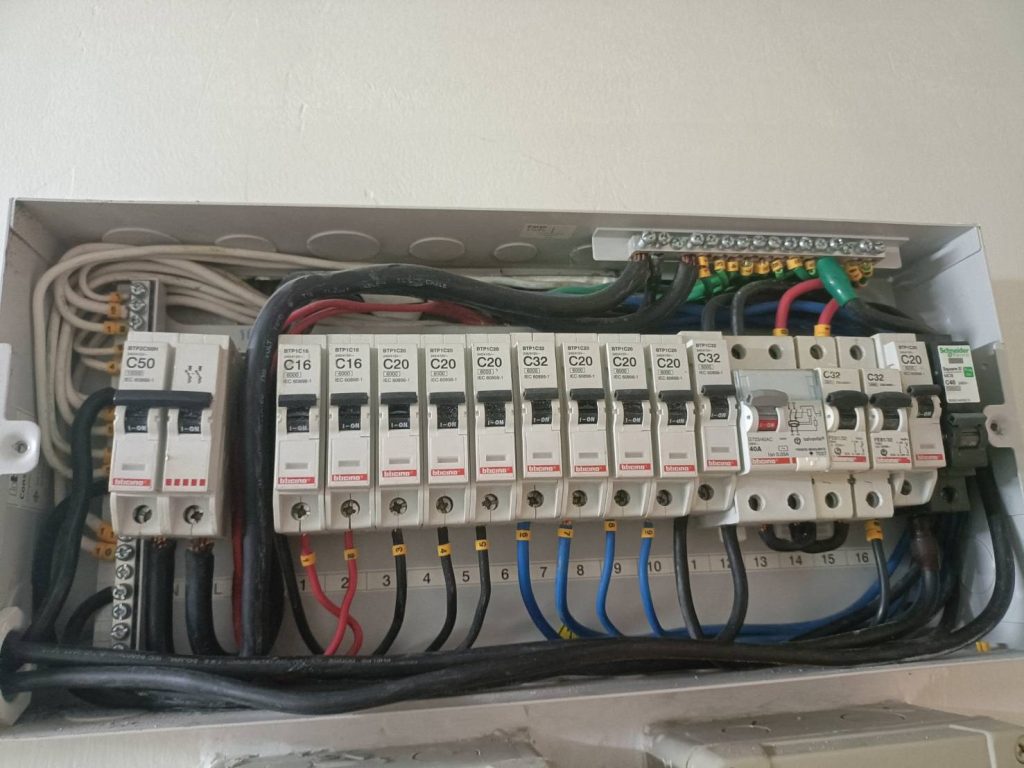 เซอร์กิตเบรกเกอร์