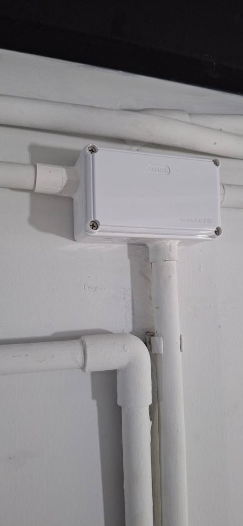 กล่องพักสายไฟ