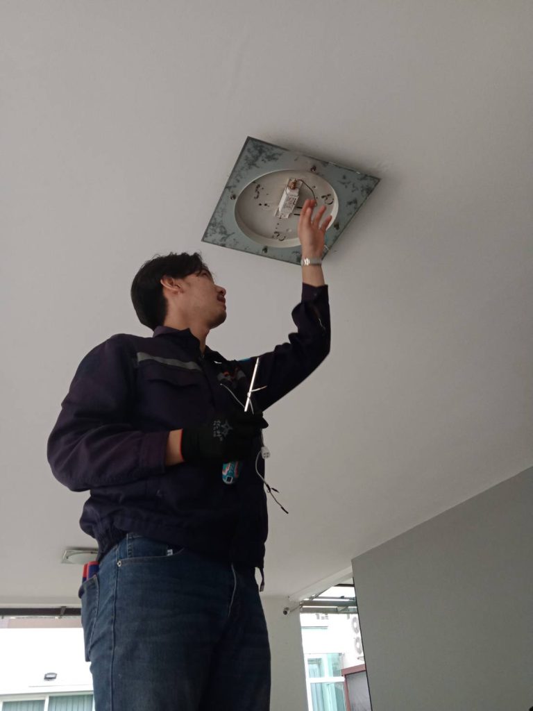 ติดตั้งโคมดาวน์ไลท์