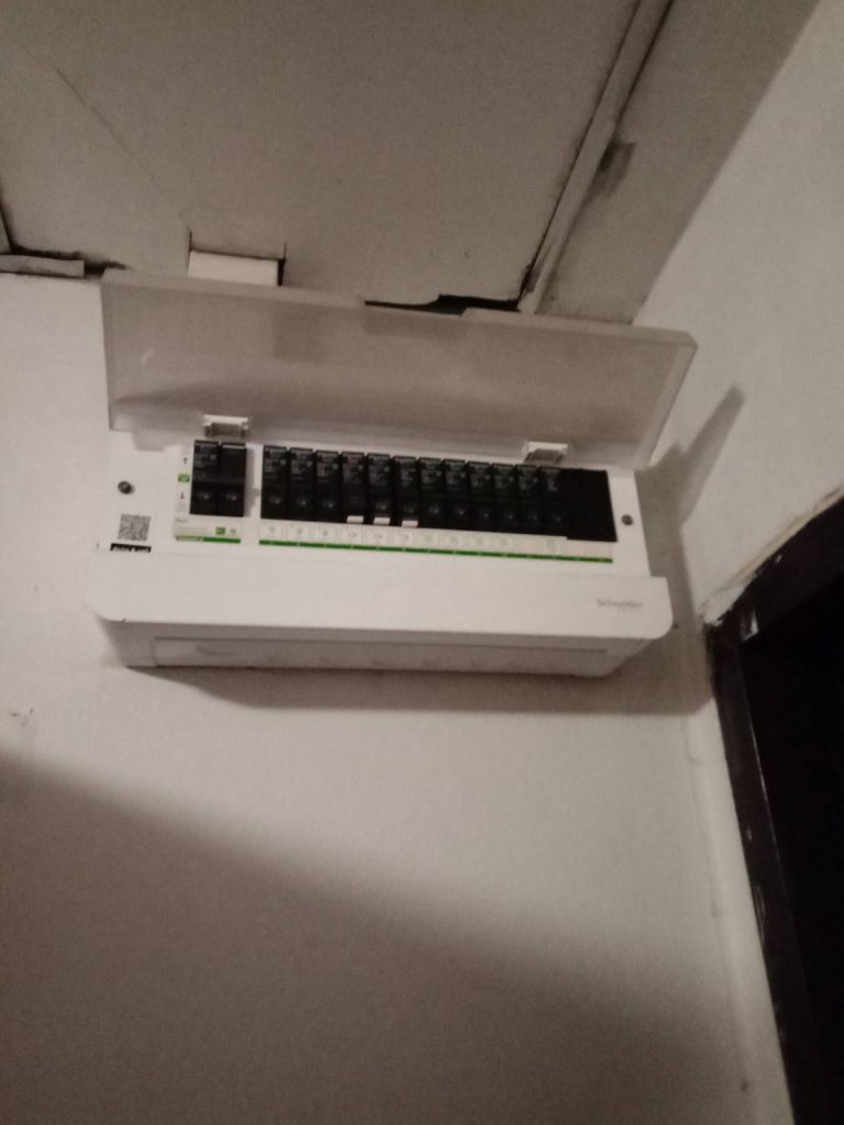 ตู้คอนซูมเมอร์