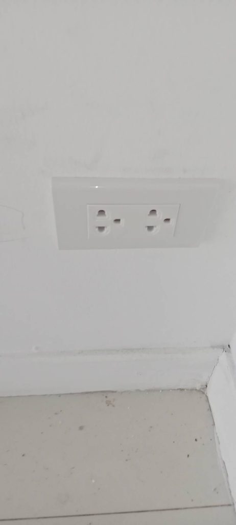 งานติดตั้งปลั๊กไฟ