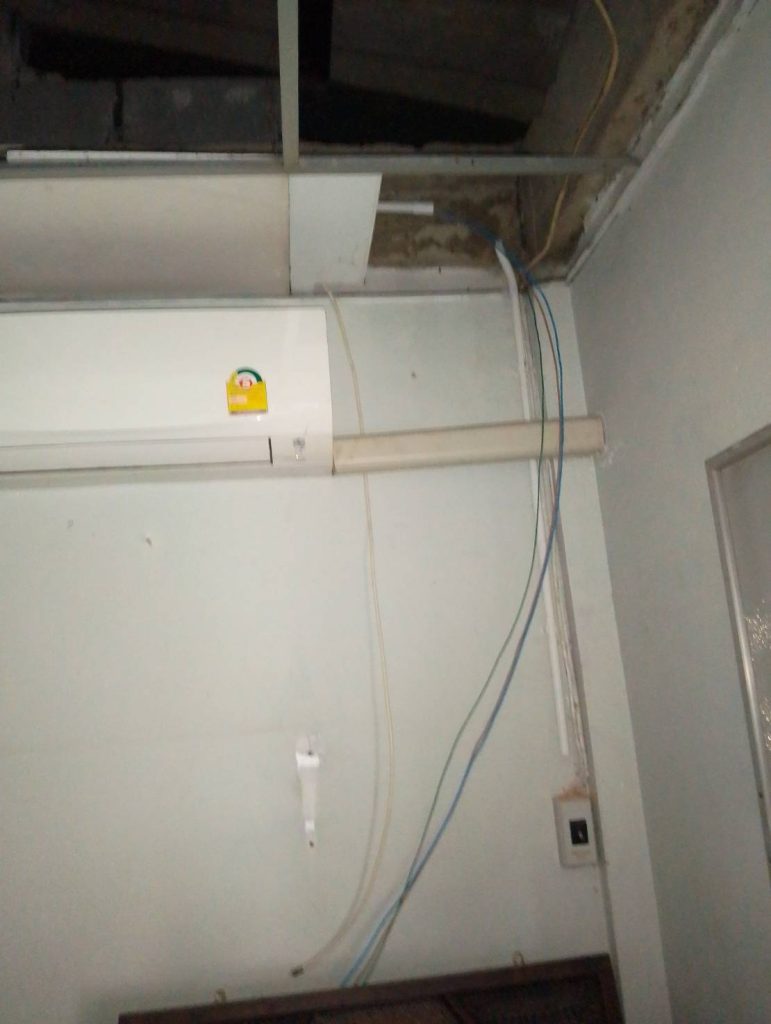 เดินท่อร้อยสายไฟติดตั้งปลั๊ก