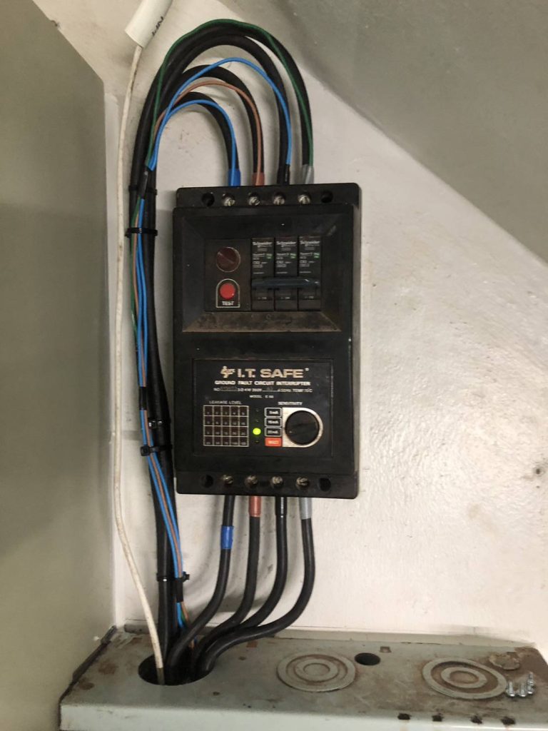 เบรกเกอร์ตัดไฟอัตโนมัติ