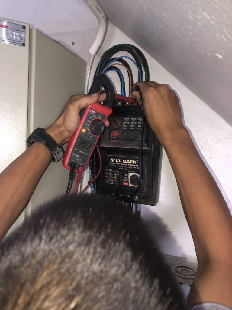 ตรวจเช็กระบบไฟ