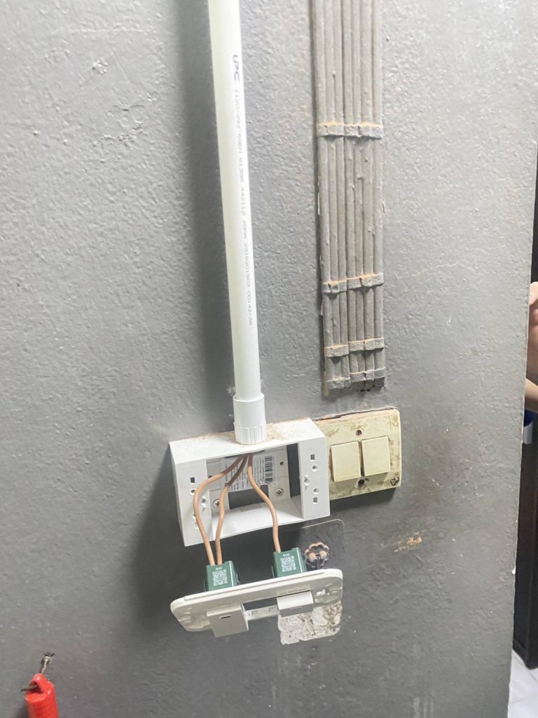 เดินท่อร้อยสายติดตั้งสวิตช์