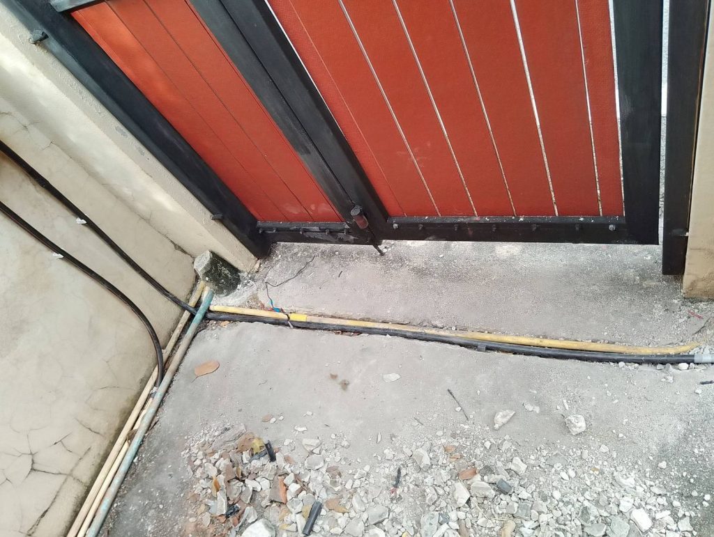 กรีดพื้นฝังท่อสายไฟ