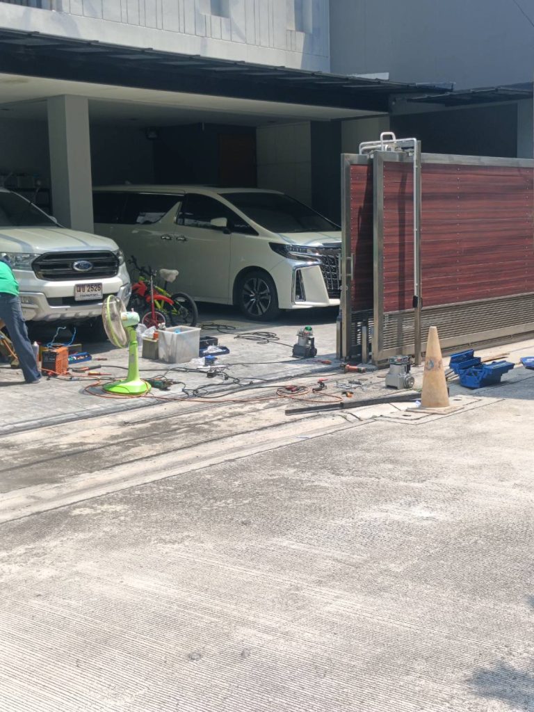 เตรียมติดตั้งประตูรีโมท