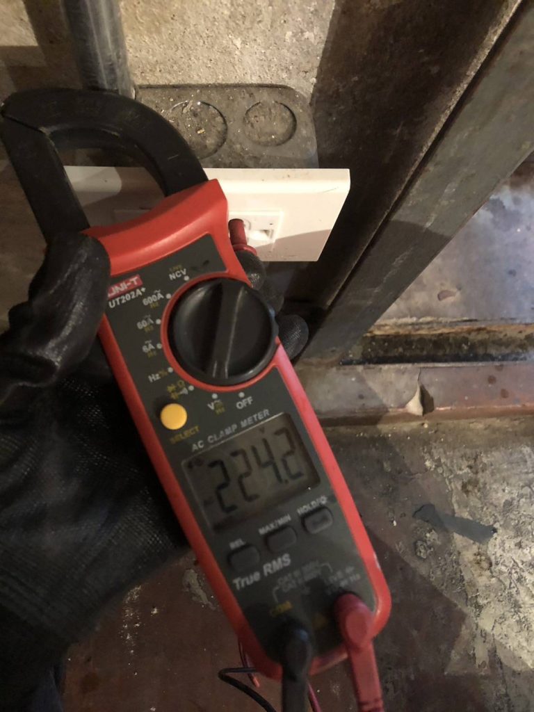 วัดไฟปลั๊กไฟ