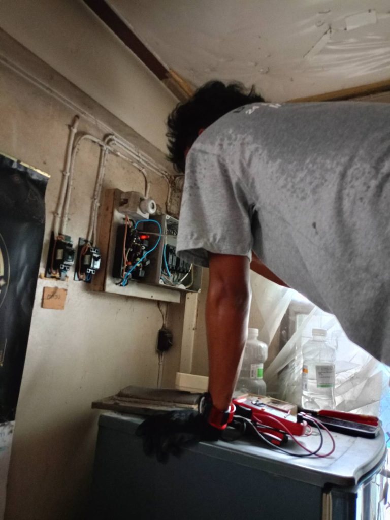 ซ่อมไฟหน้าตู้