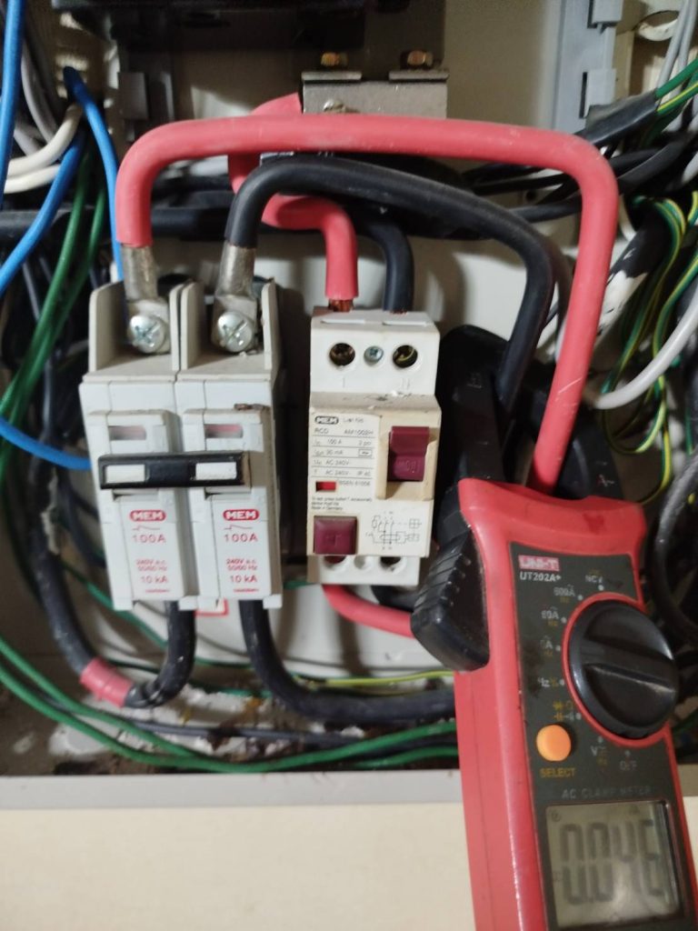 วัดไฟเมนเบรกเกอร์