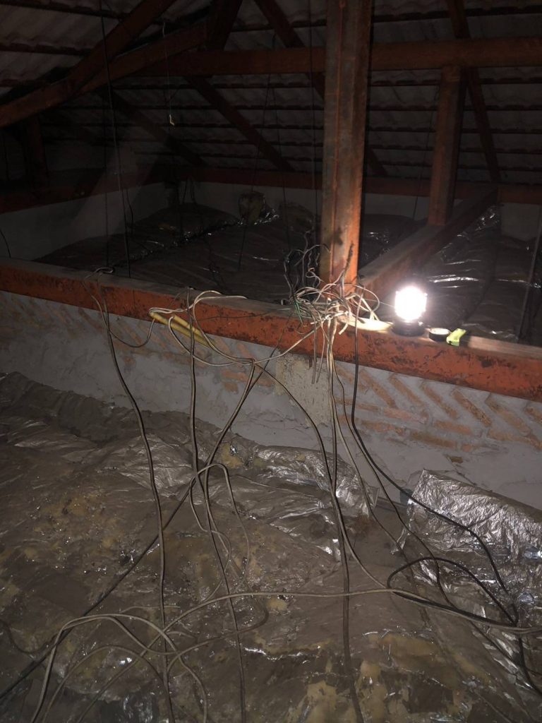 แนวสายไฟบนฝ้า