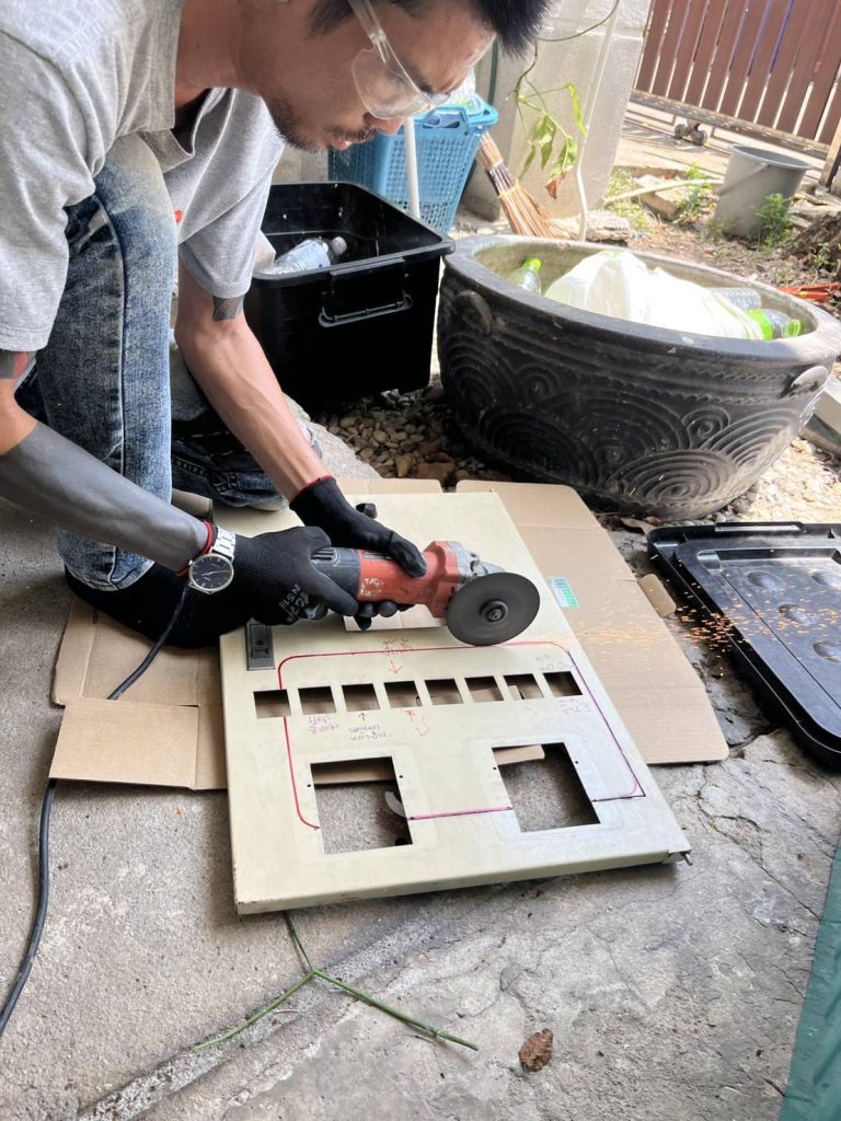 เจาะฝาตู้โหลด