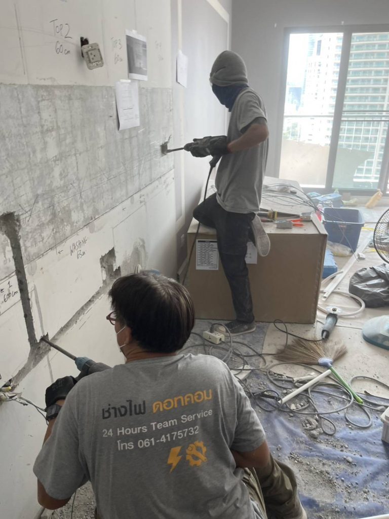 กรีดผนังฝังท่อสายไฟ
