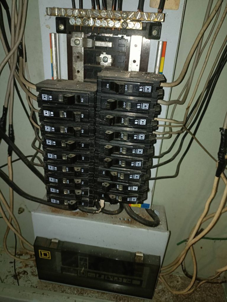 เบรกเกอร์ในตู้โหลดเซ็นเตอร์