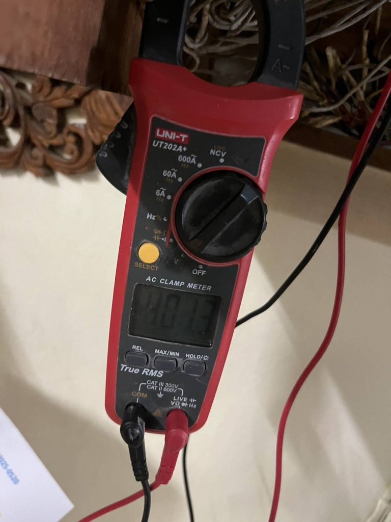 วัดไฟโดย clam meter