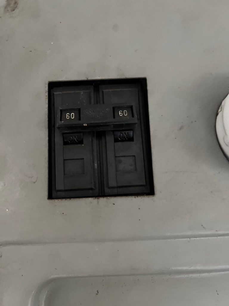 เมนเบรกเกอร์