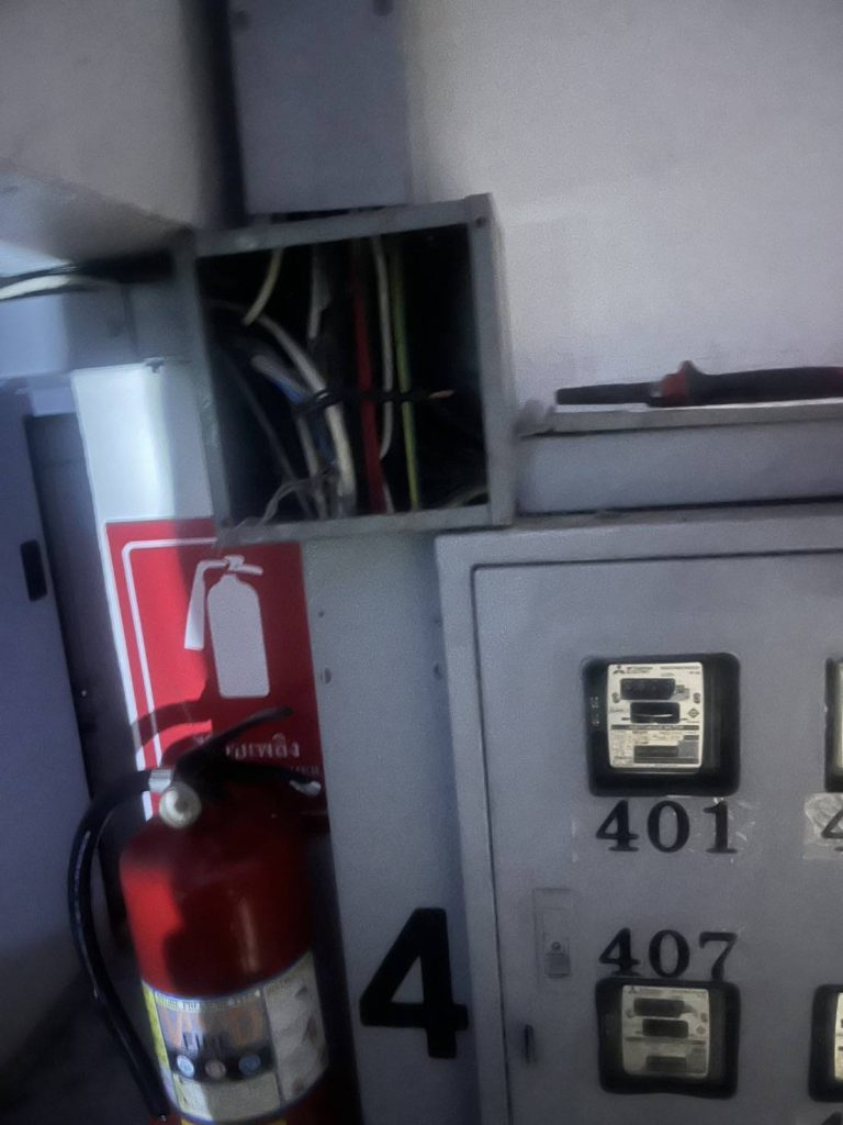 กล่องพักสายไฟ