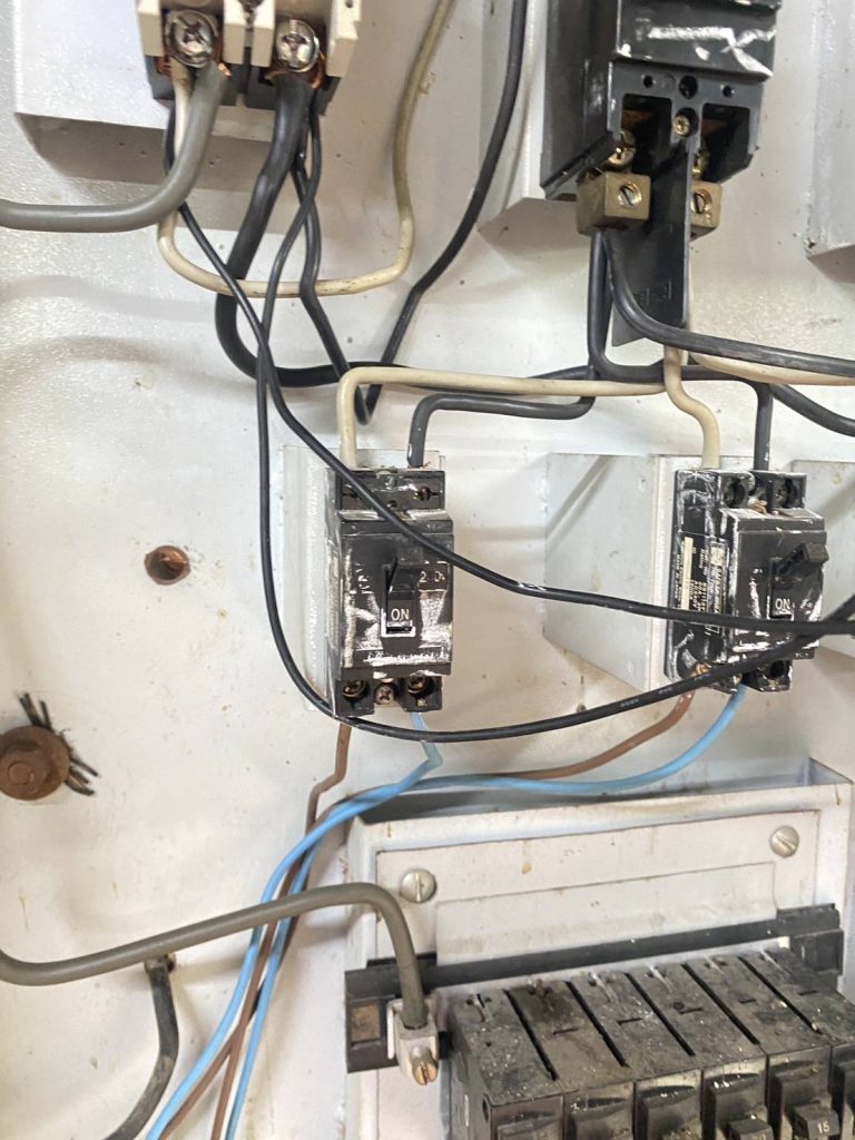 เบรกเกอร์