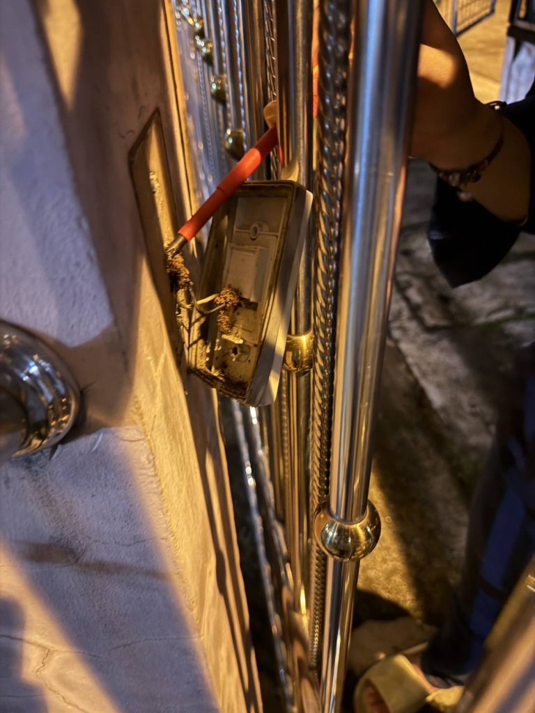 สายไฟชำรุด