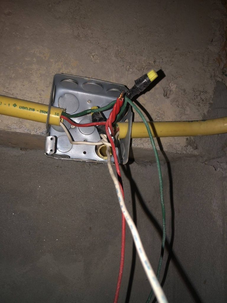 กล่องพักสายไฟ