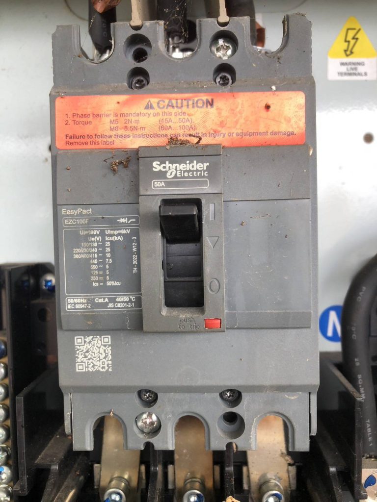 เมนเบรกเกอร์ไฟสามเฟส