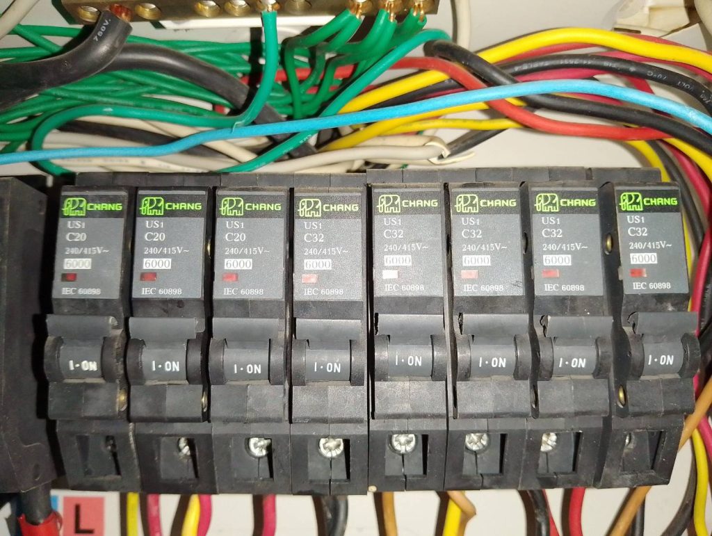 เบรกเกอร์ลูกย่อยในตู้คอนซูมเมอร์