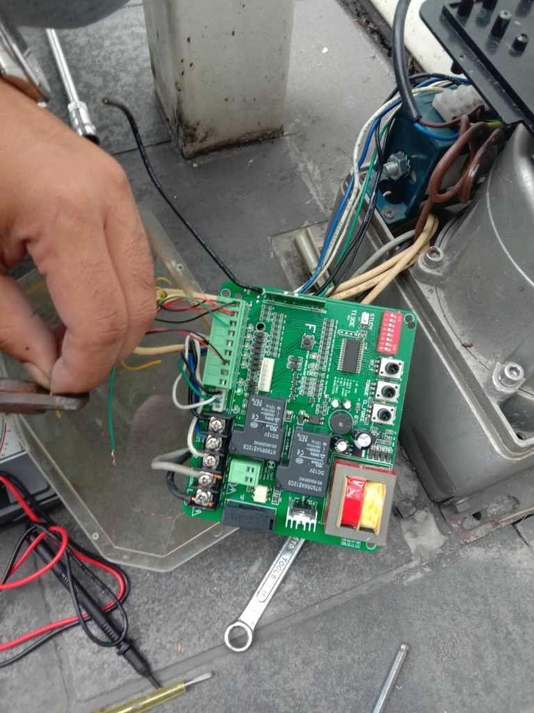 ซ่อมมอเตอร์ประตูรีโมท