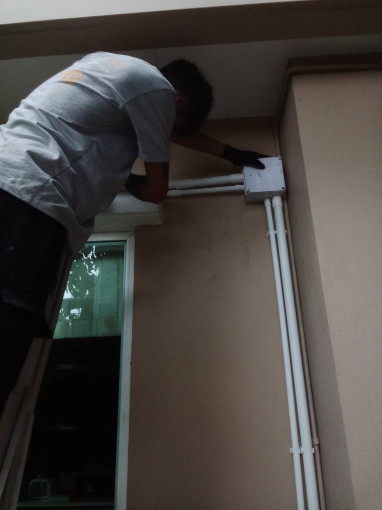 เดินท่อร้อยสายไฟ