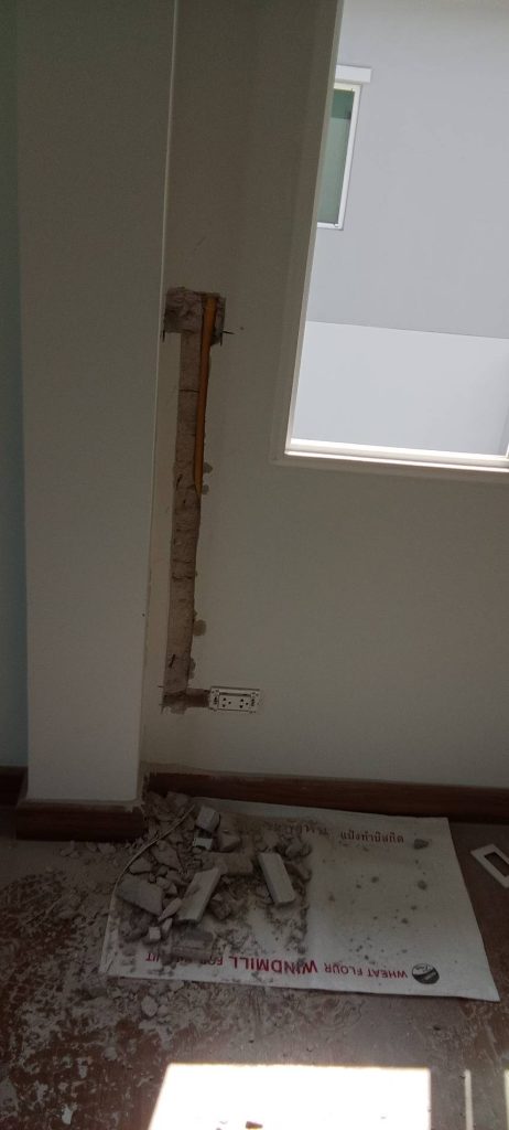 กรีดปูนฝังสายไฟ