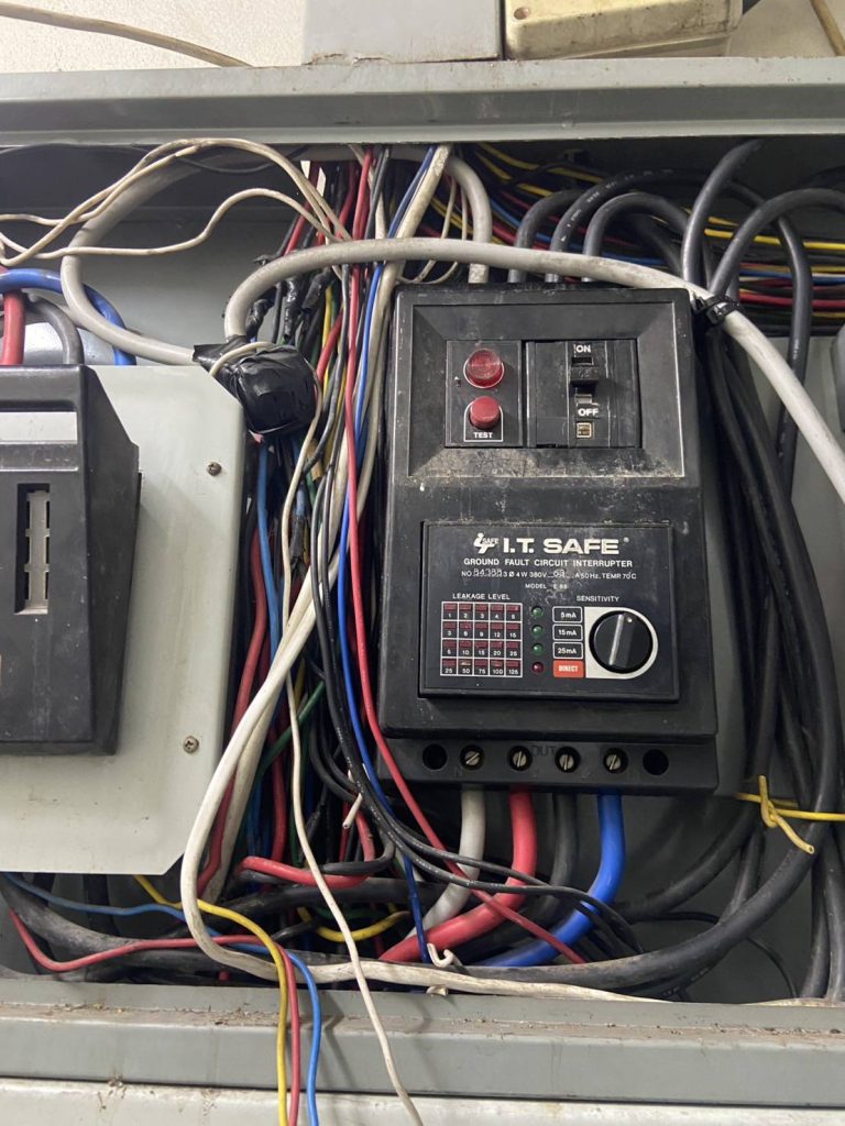 เบรกเกอร์กันดูด