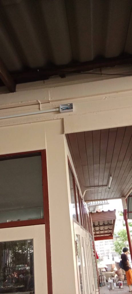 แนวท่อและกล่องพักสายไฟ