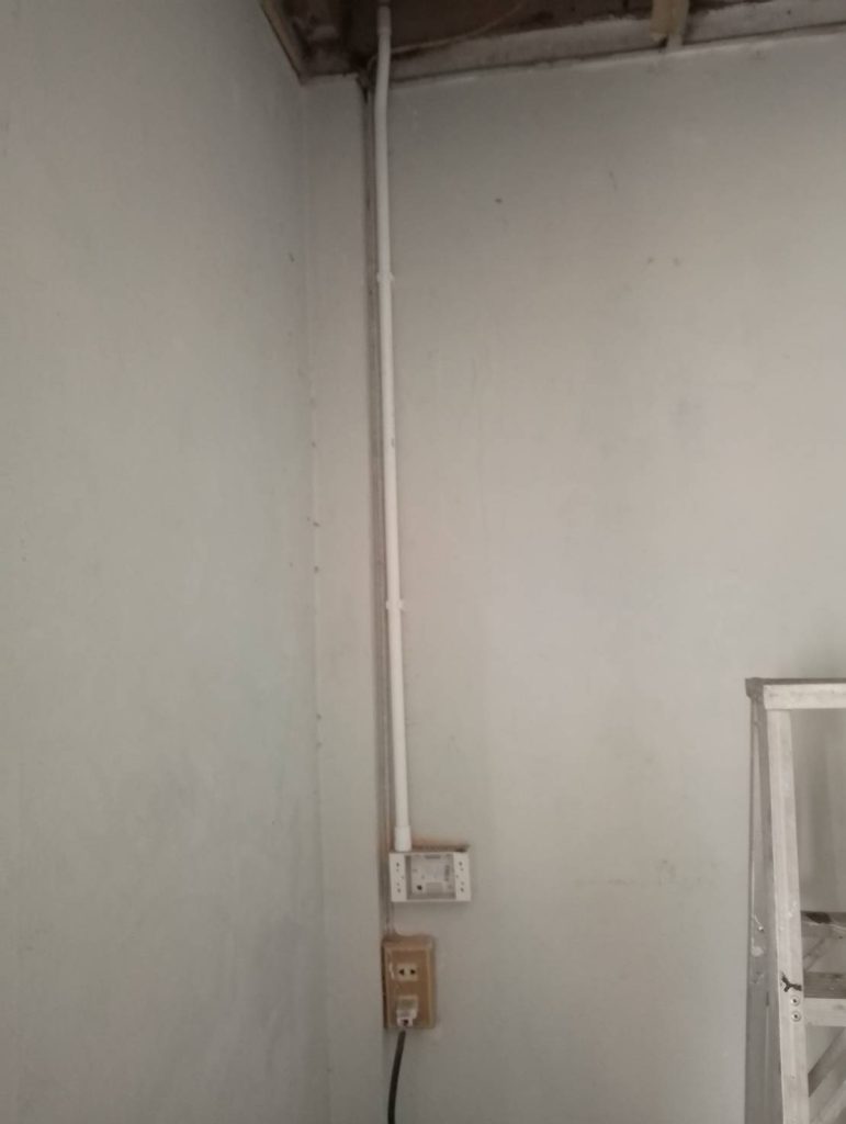 เดินท่อร้อยสายติดตั้งปลั๊ก