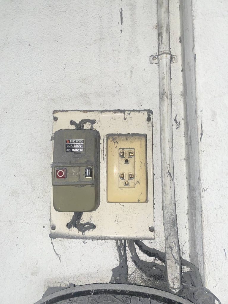 เบรกเกอร์แบบเก่า