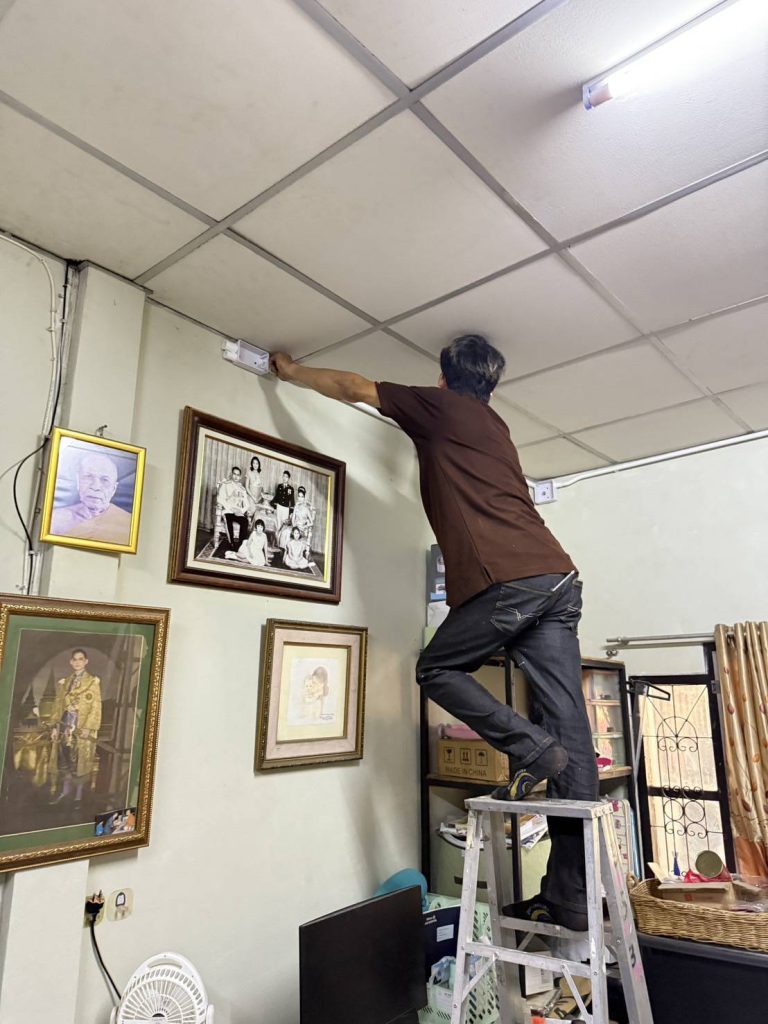 เดินท่อร้อยสายติดตั้งปลั๊ก