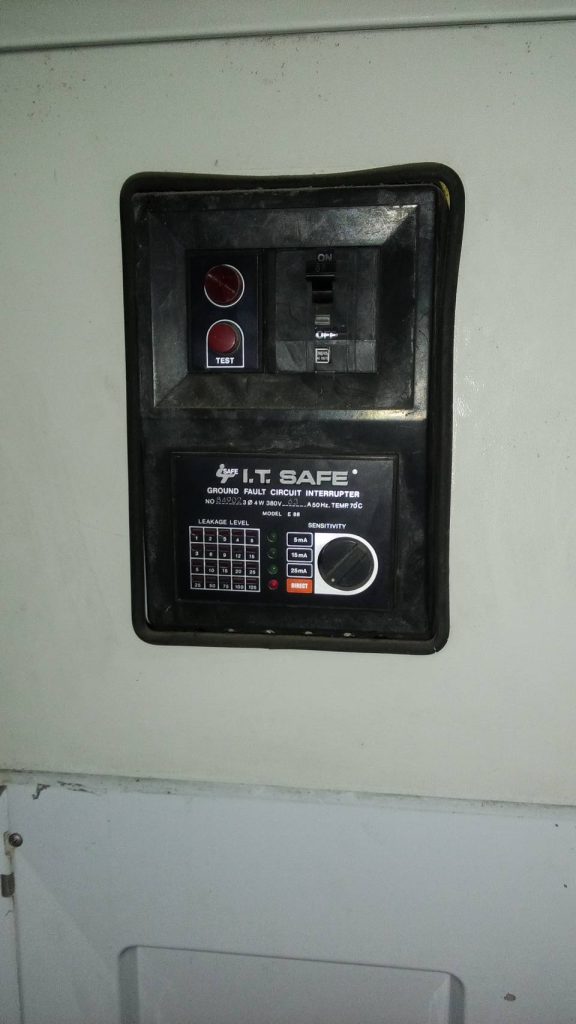 เมนเบรกเกอร์