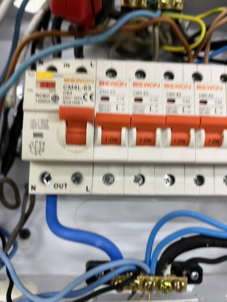 เบรกเกอร์