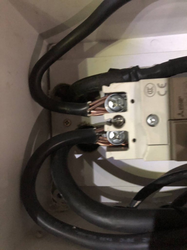 เมนเบรกเกอร์