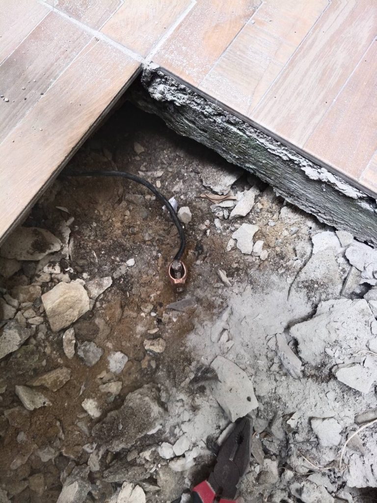 ขุดพื้นเตรียมติดตั้งสายดิน