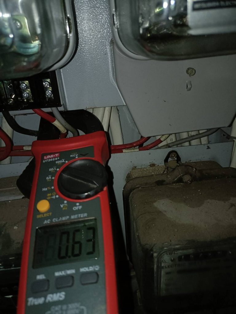 คล้องสายวัดไฟ