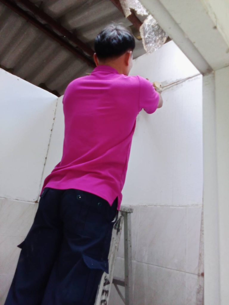 ติดตั้งหลอดไฟฟลูออเรสเซนต์