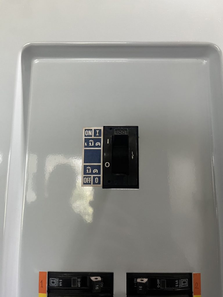 เมนเบรกเกอร์
