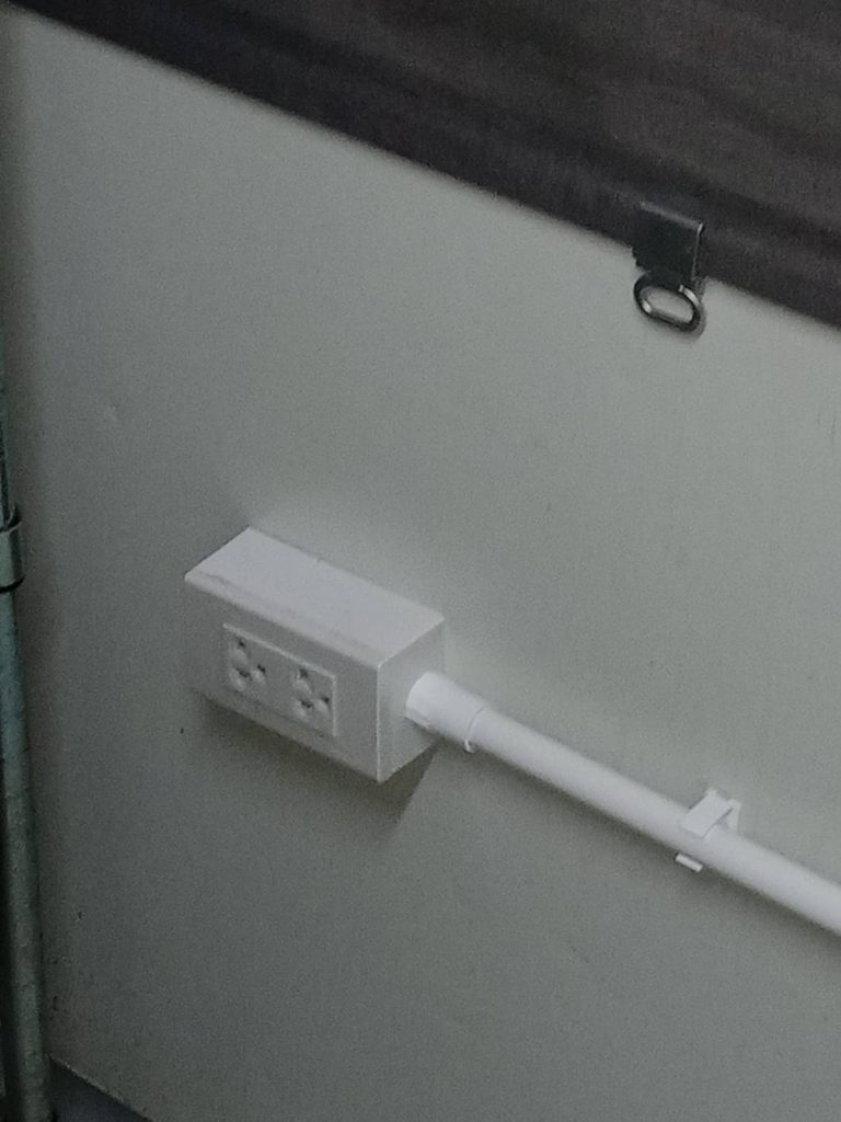 ปลั๊กไฟและท่อร้อยสาย