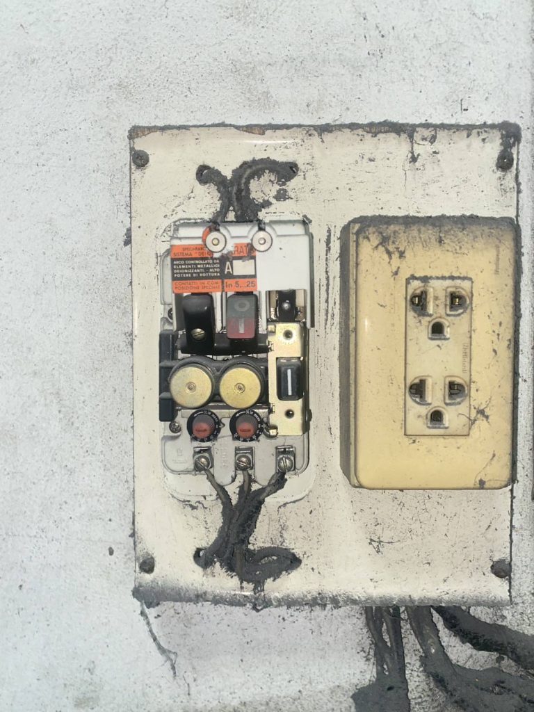 เบรกเกอร์