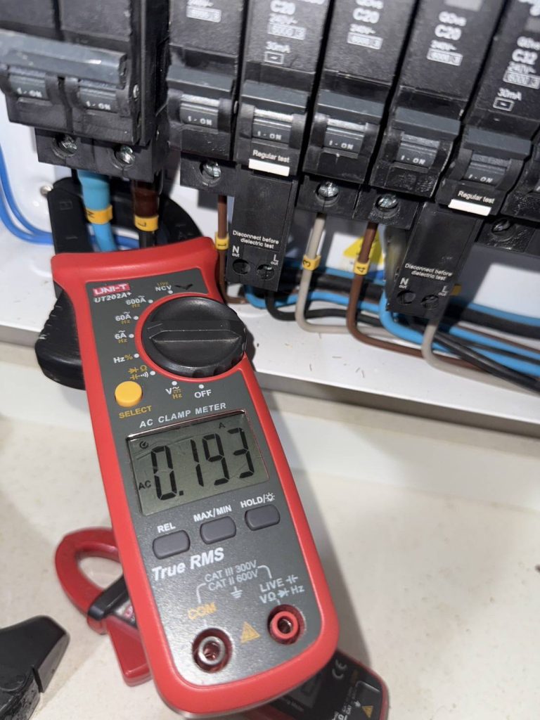 วัดไฟตู้คอนซูมเมอร์