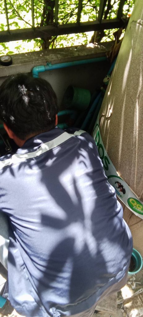 ช่างตรวจเช็กปั๊มน้ำ